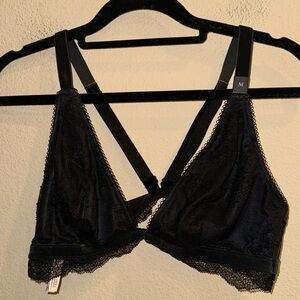 Victoria’s Secret Lacr‎ and Velvet Front Closure Bra Size Medium New